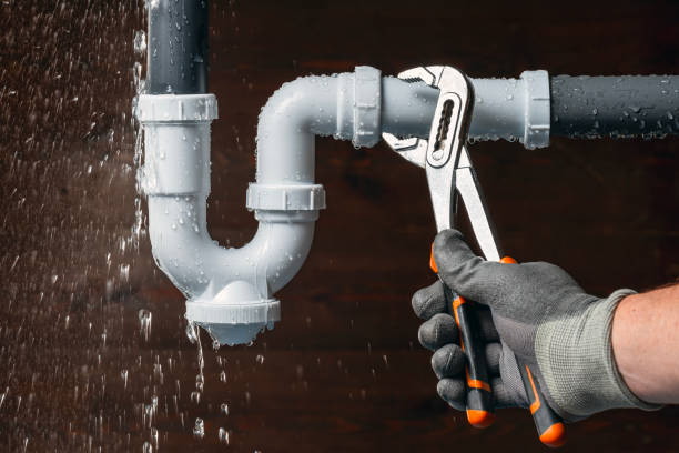 Professional Emergency Plumber technician working in Gilman, CT